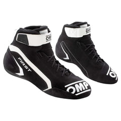 IC824_First_black_white-web_700x.webp